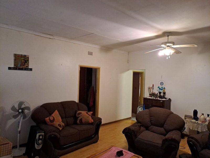 Townhouse For Sale in Modimolle Central - Photo 3