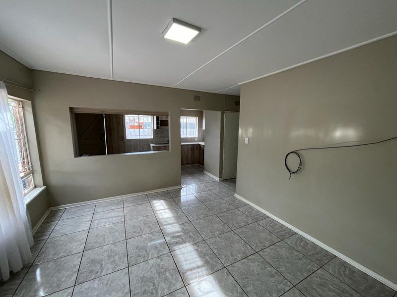 House For Sale in South Ridge - Photo 3
