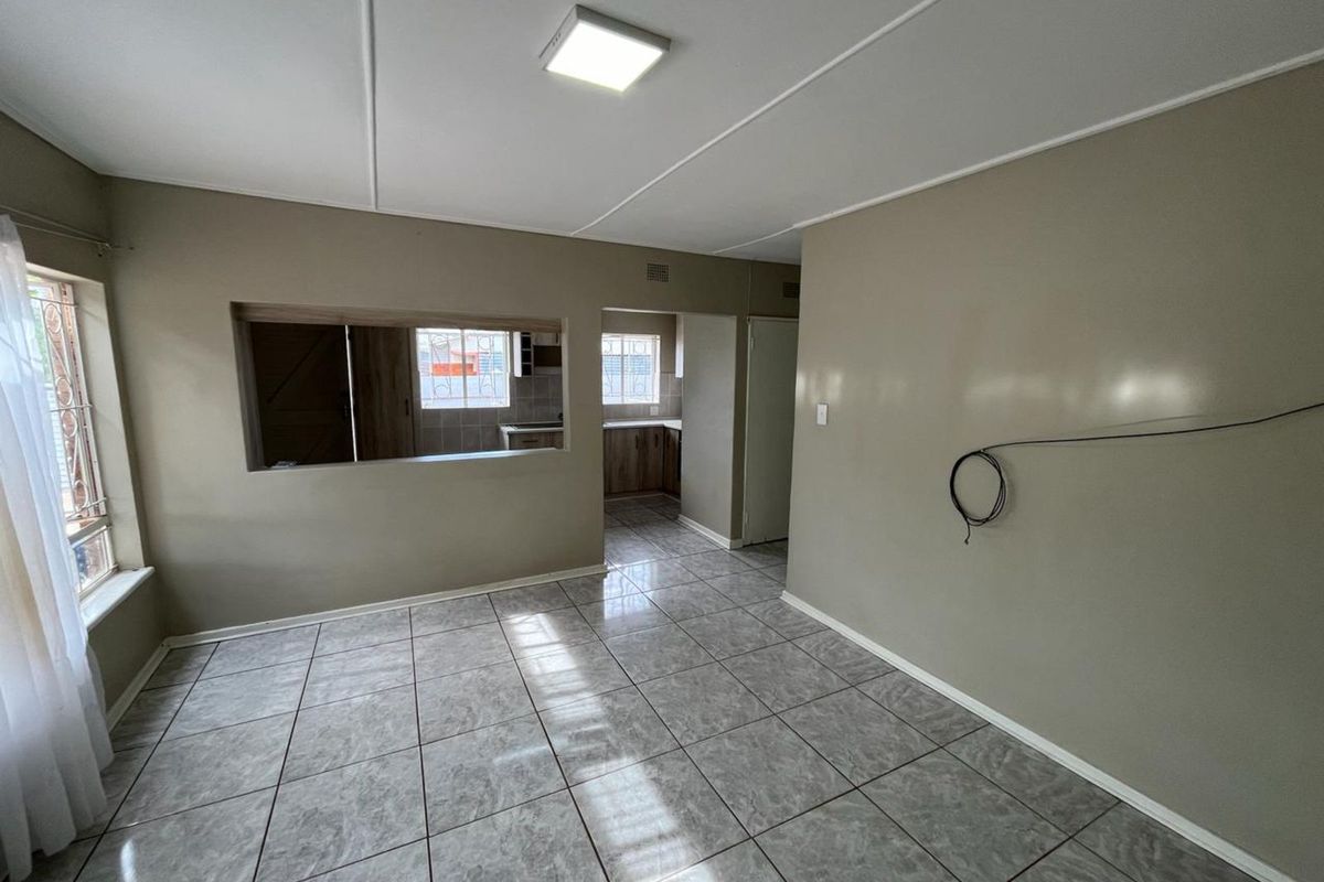 House For Sale in South Ridge - Photo 3