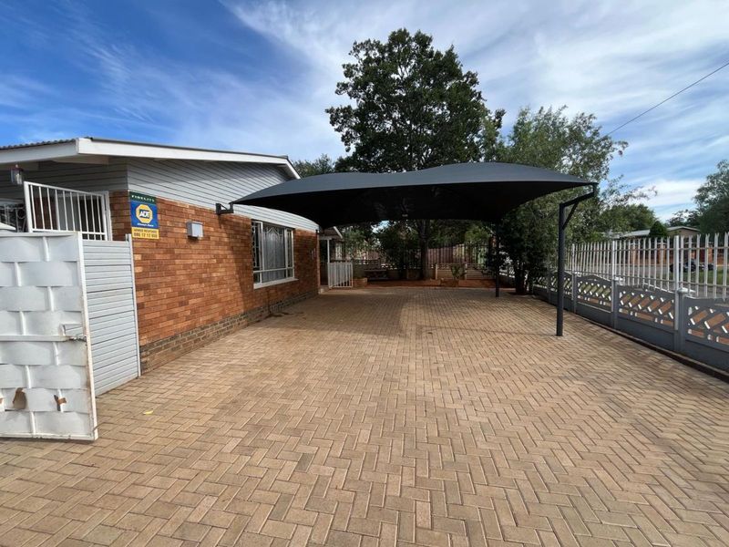House For Sale in South Ridge - Photo 1