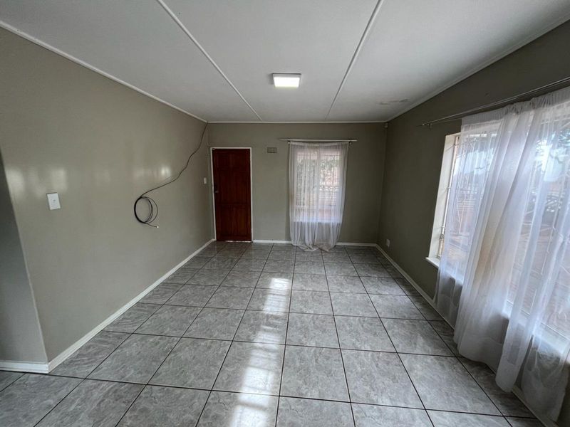 House For Sale in South Ridge - Photo 2