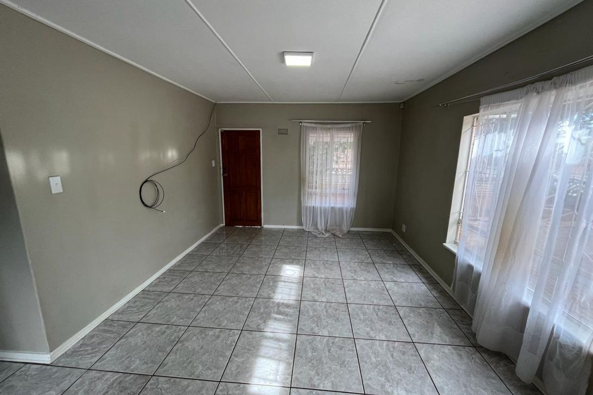 House For Sale in South Ridge - Photo 2