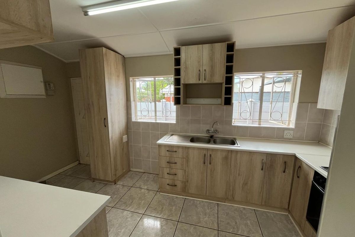 House For Sale in South Ridge - Photo 4
