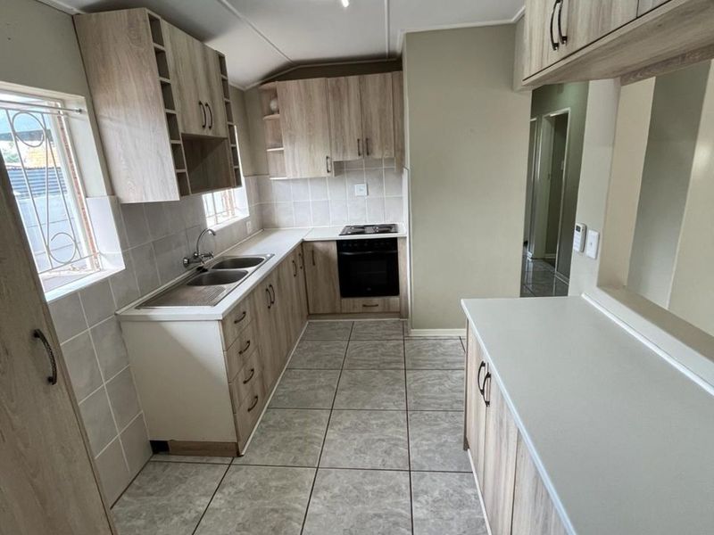 House For Sale in South Ridge - Photo 5