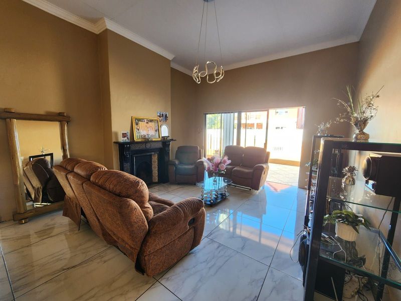 House For Sale in Kimberley North - Photo 2