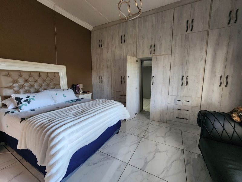 House For Sale in Kimberley North - Photo 9