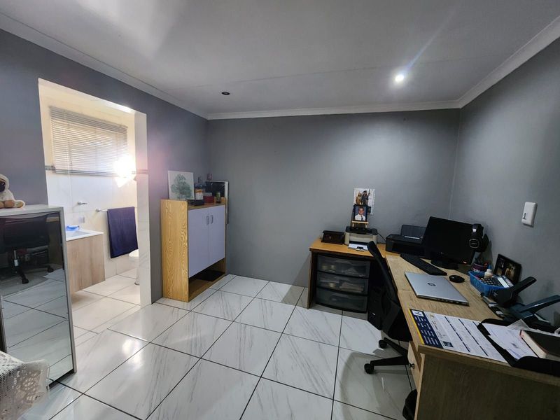 House For Sale in Kimberley North - Photo 8