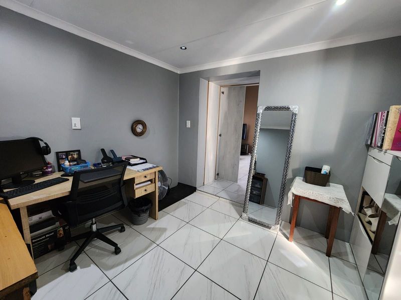 House For Sale in Kimberley North - Photo 7