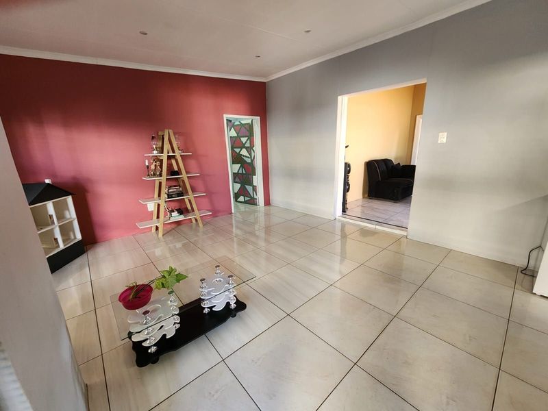 House For Sale in Kimberley North - Photo 4