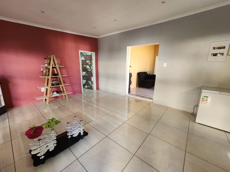 House For Sale in Kimberley North - Photo 3