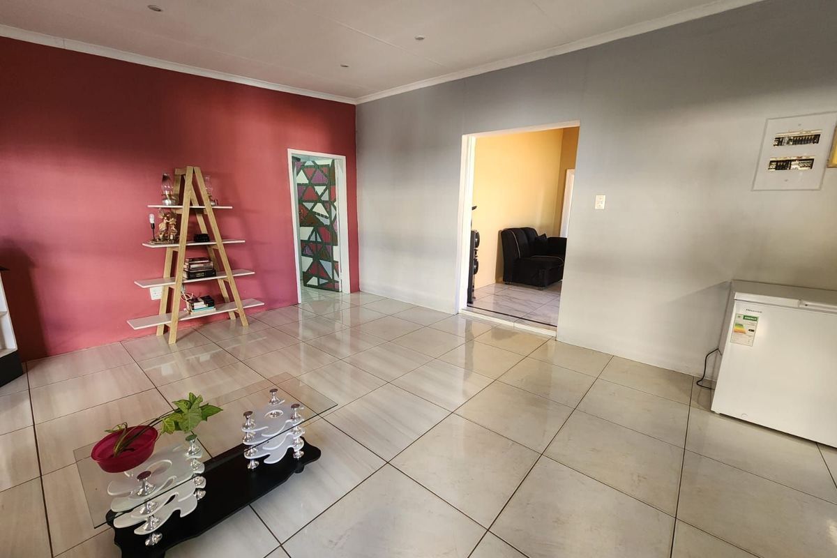 House For Sale in Kimberley North - Photo 3