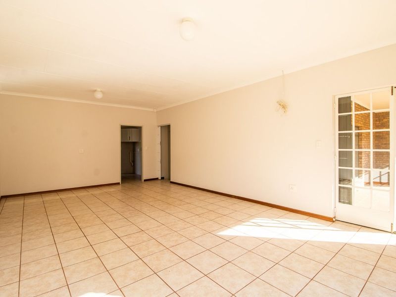House To Rent in Rietvlei View Country Estates - Photo 2