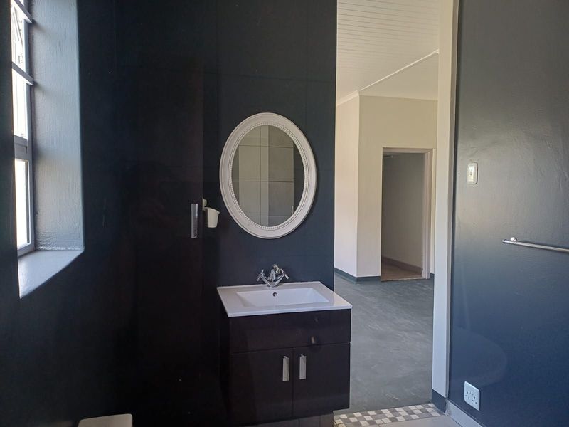 House For Sale in George South - Photo 6