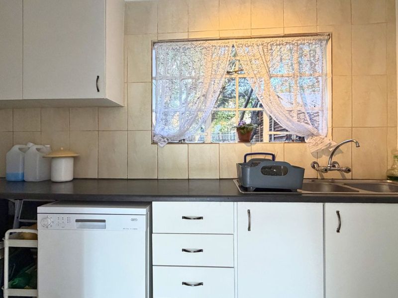House For Sale in Fairland - Photo 10