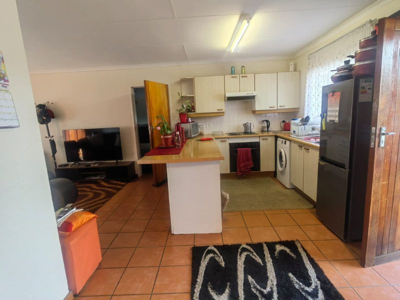 Townhouse To Rent in Weltevreden Park - Photo 10