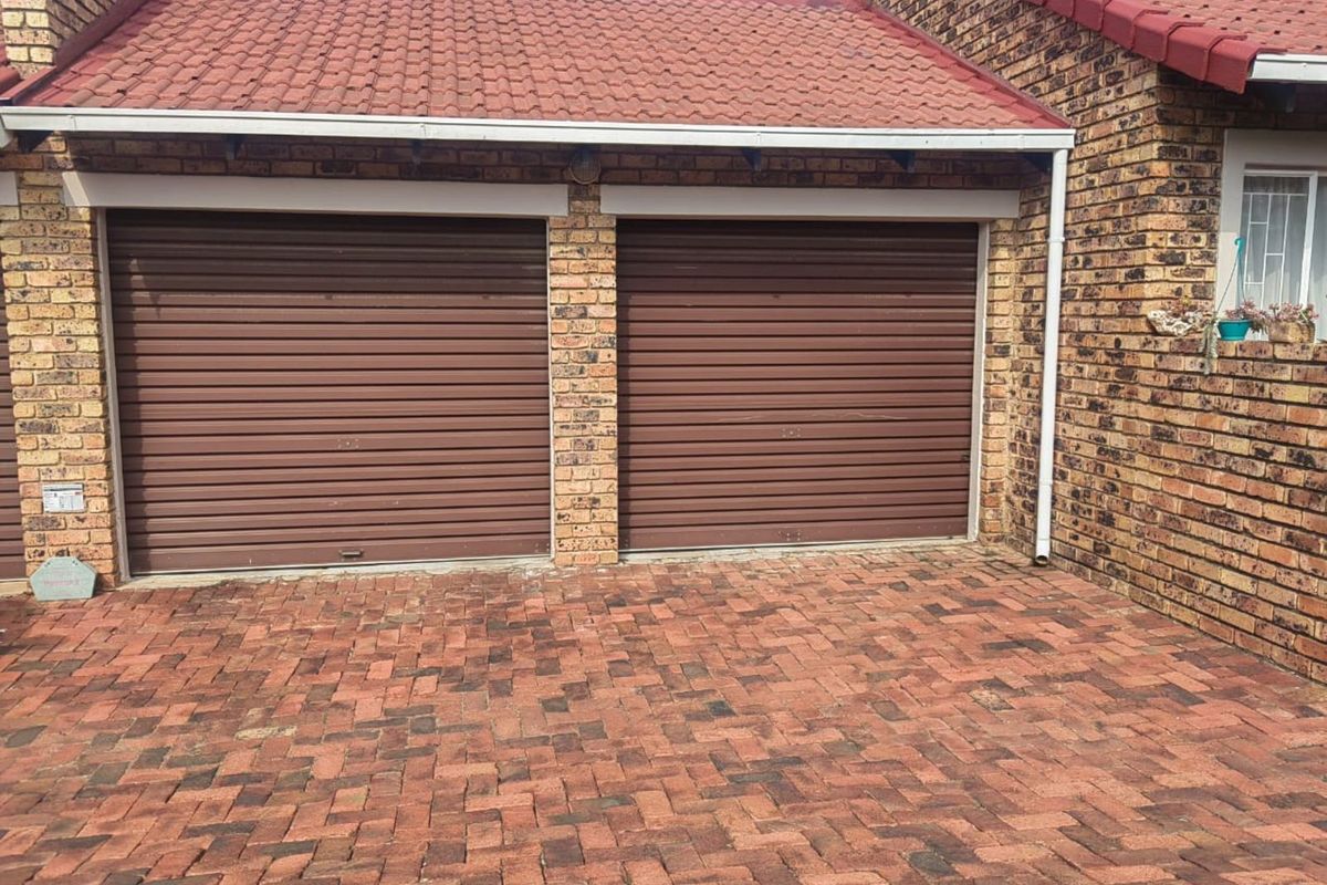 Townhouse To Rent in Weltevreden Park - Photo 2