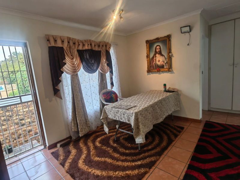 Townhouse To Rent in Weltevreden Park - Photo 7