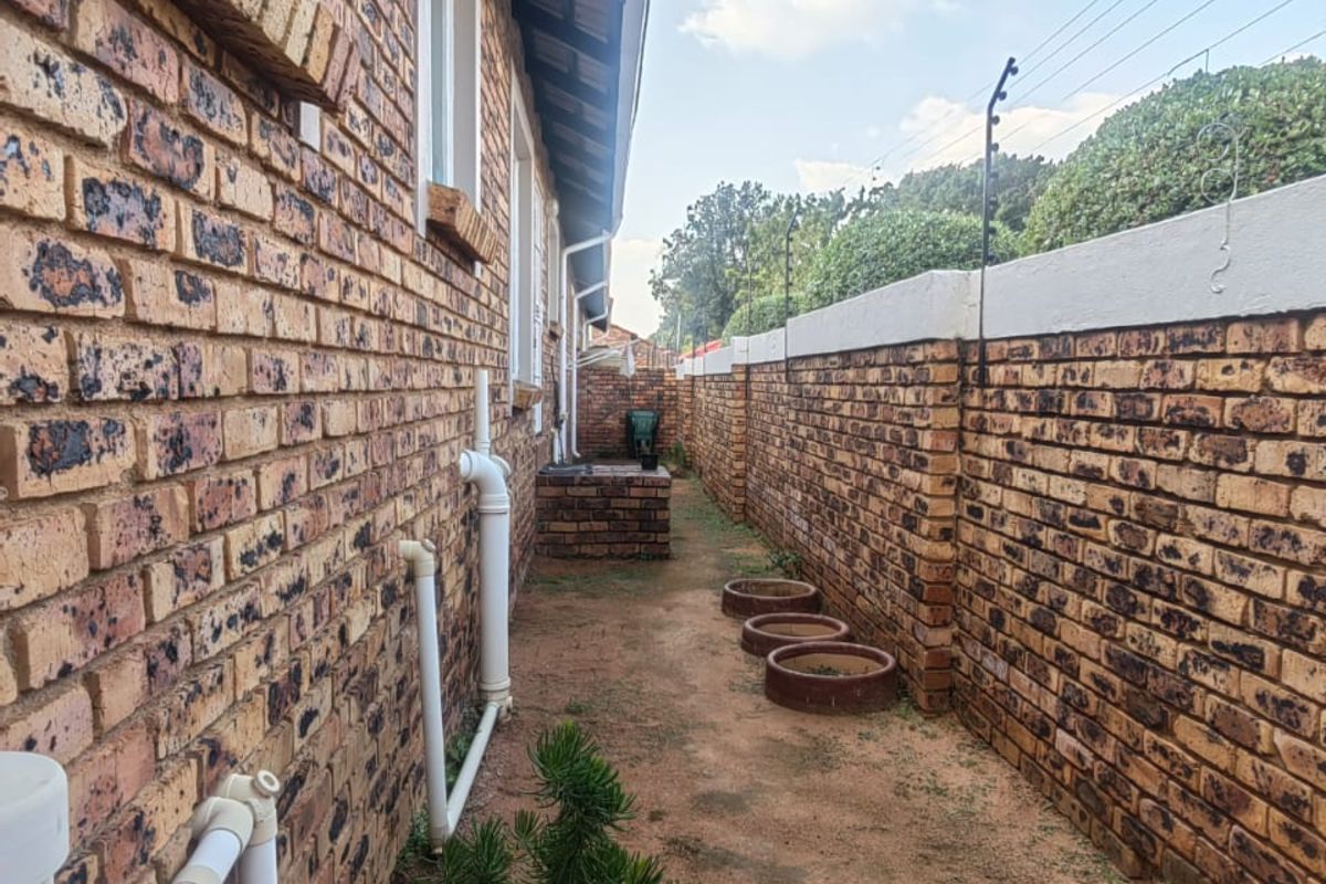 Townhouse To Rent in Weltevreden Park - Photo 5