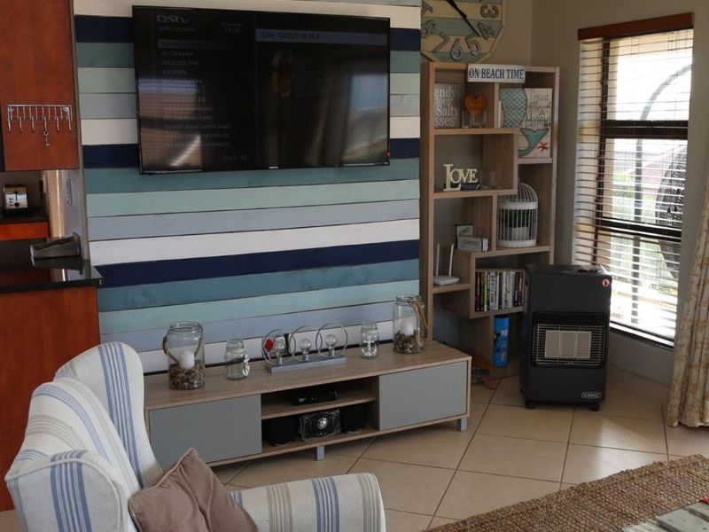 House For Sale in Gouritsmond Central - Photo 2