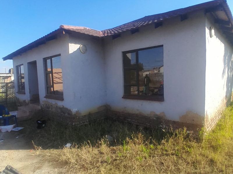House For Sale in Hammanskraal Central - Photo 4