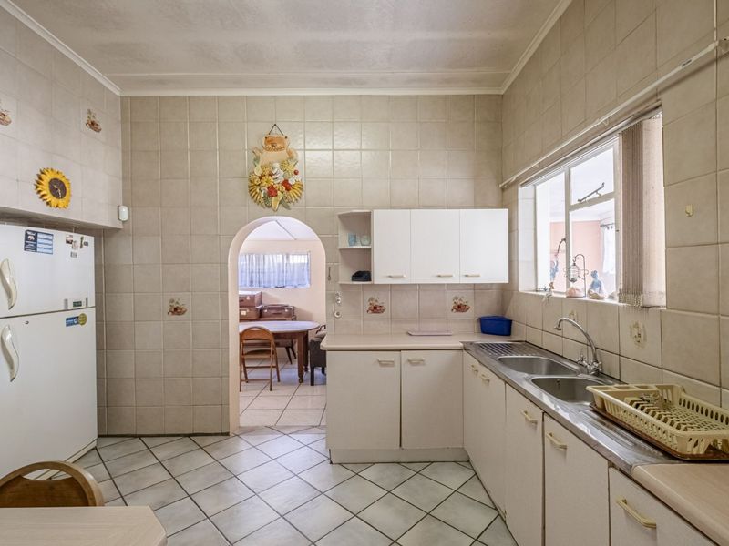 House For Sale in Richmond Hill - Photo 8