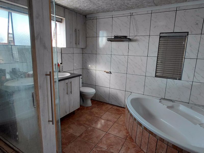 House For Sale in Bridgeton - Photo 9