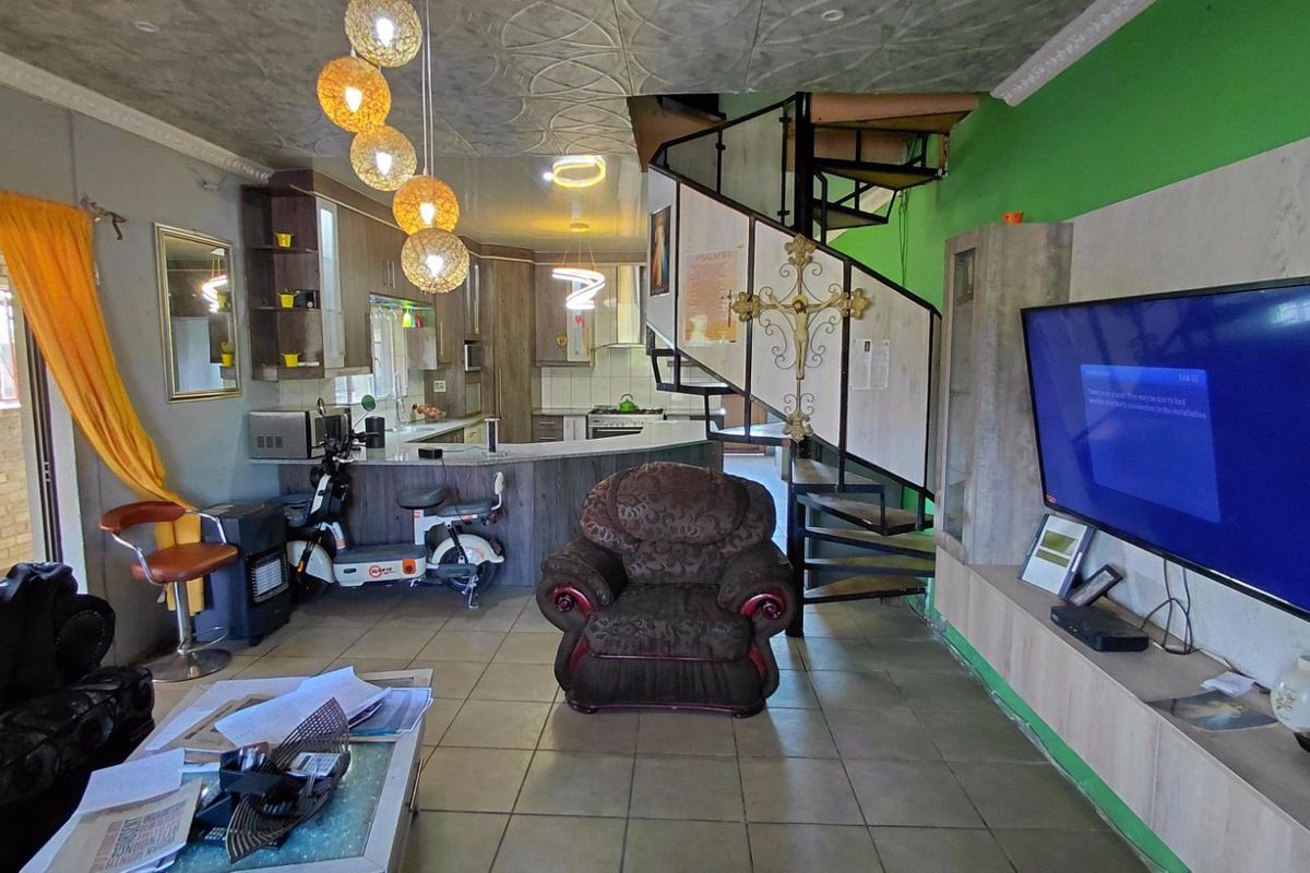 House For Sale in Bridgeton - Photo 3
