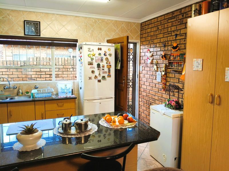 House For Sale in Rangeview - Photo 9