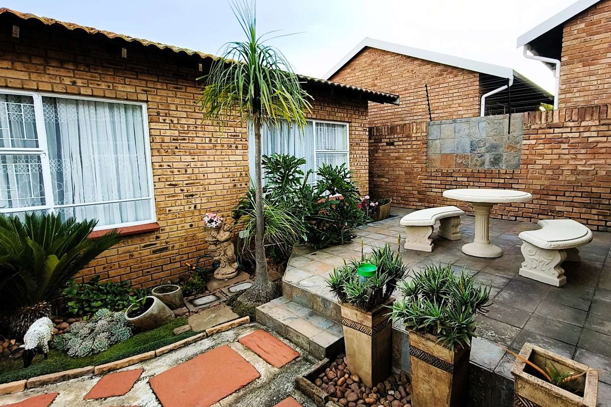 House For Sale in Rangeview - Photo 2