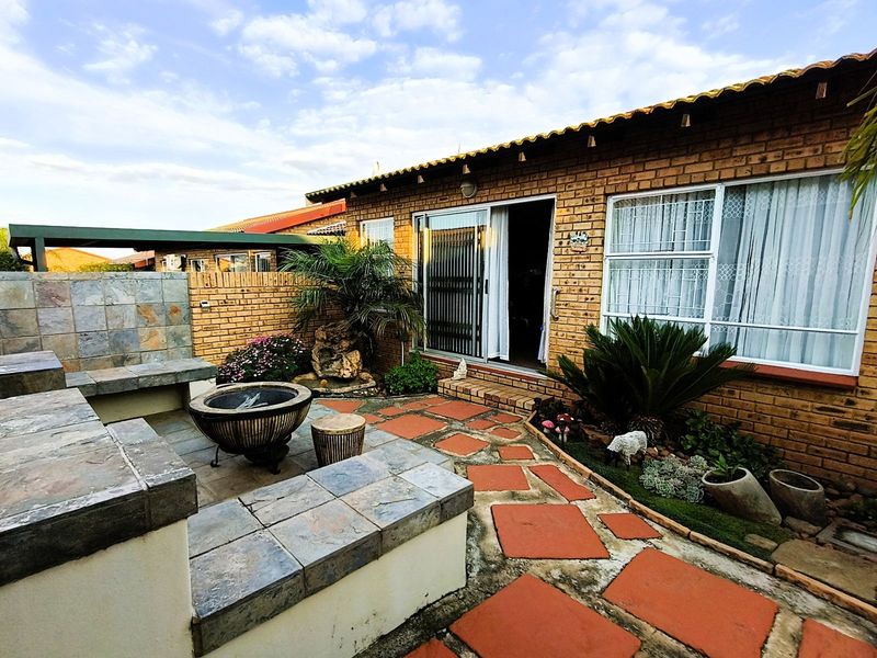 House For Sale in Rangeview - Photo 3