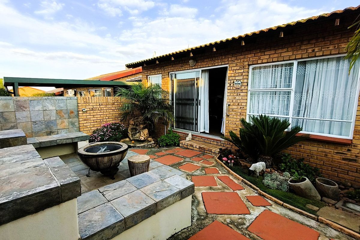 House For Sale in Rangeview - Photo 3