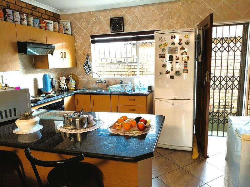 House For Sale in Rangeview - Photo 8