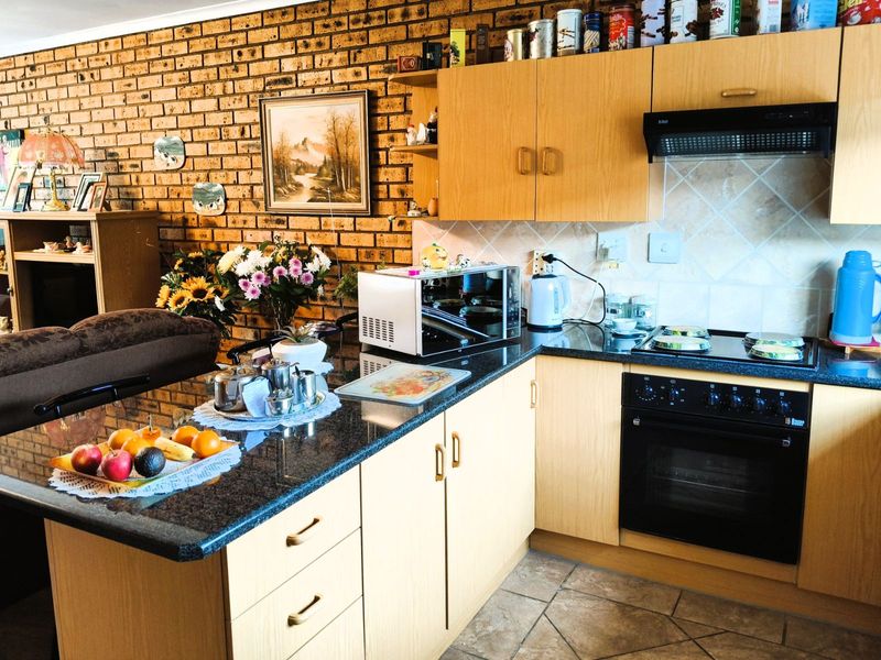 House For Sale in Rangeview - Photo 7