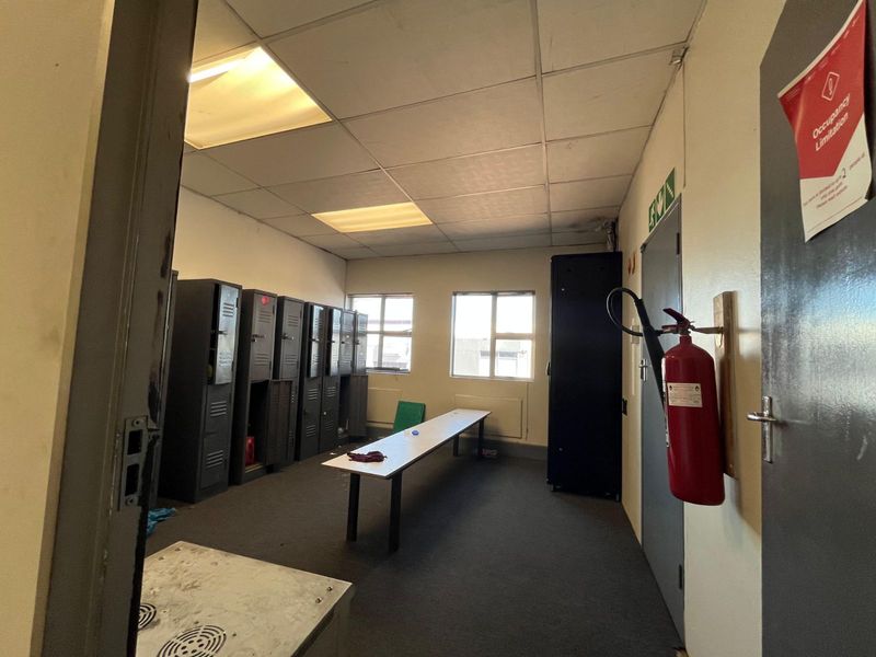 Industrial To Rent in Randjesfontein AH - Photo 6