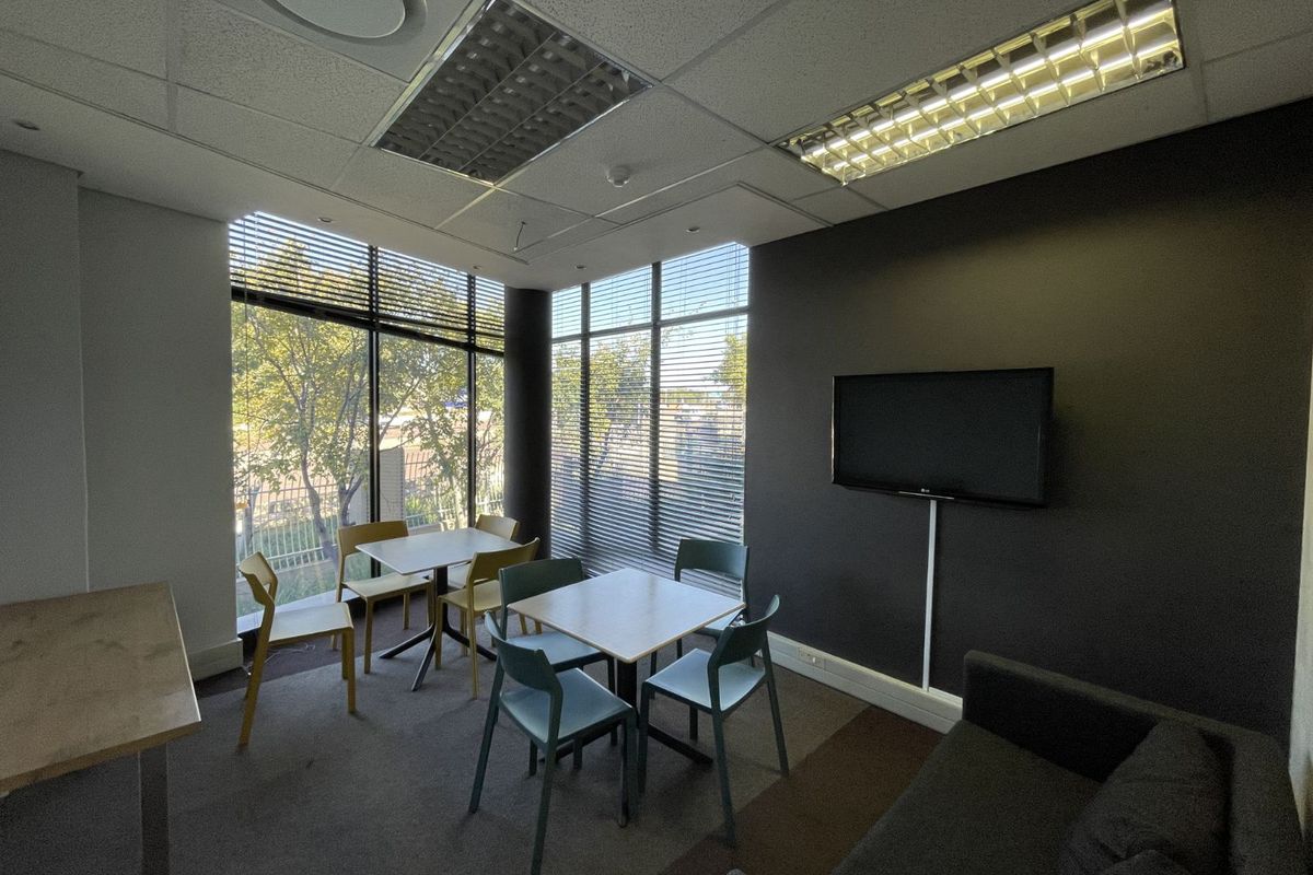 Office To Rent in Lynnwood Manor - Photo 5