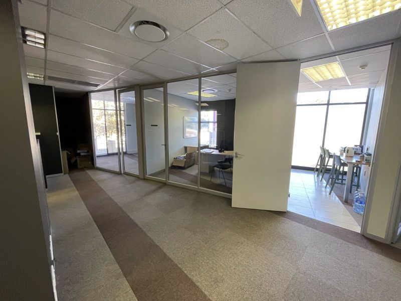 Office To Rent in Lynnwood Manor - Photo 7