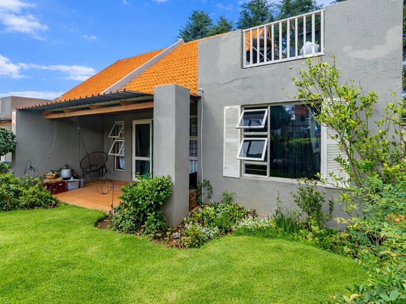 Townhouse To Rent in Weltevreden Park - Photo 2