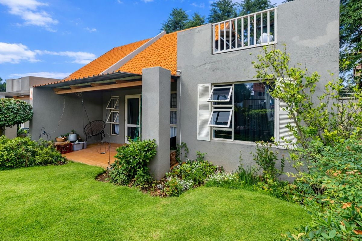 Townhouse To Rent in Weltevreden Park - Photo 2