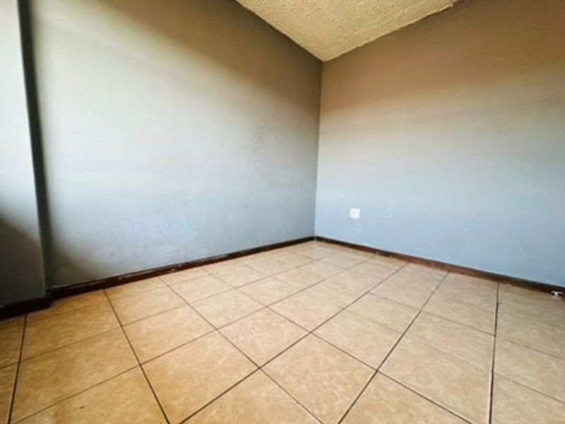 House For Sale in Silverton - Photo 6