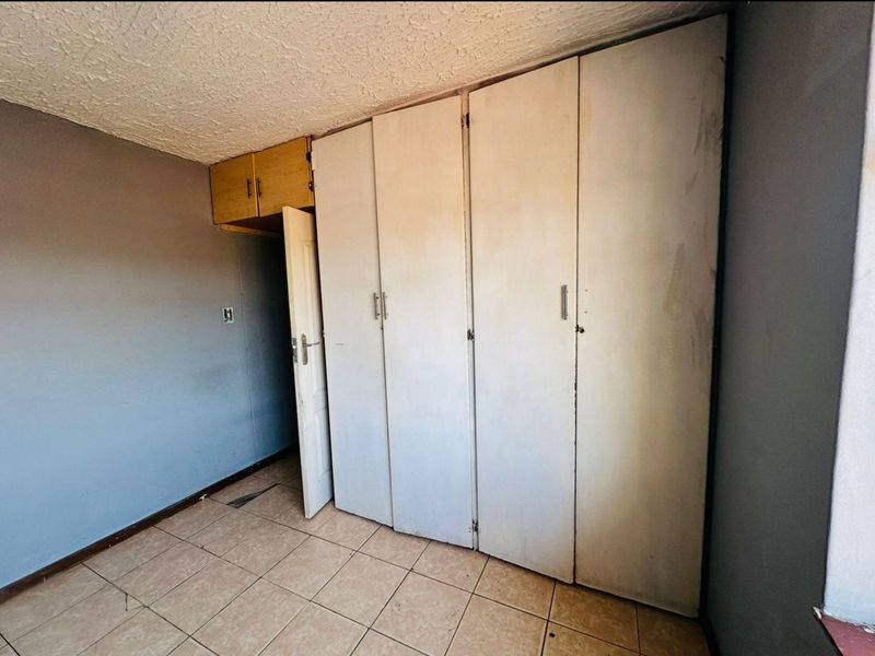 House For Sale in Silverton - Photo 8