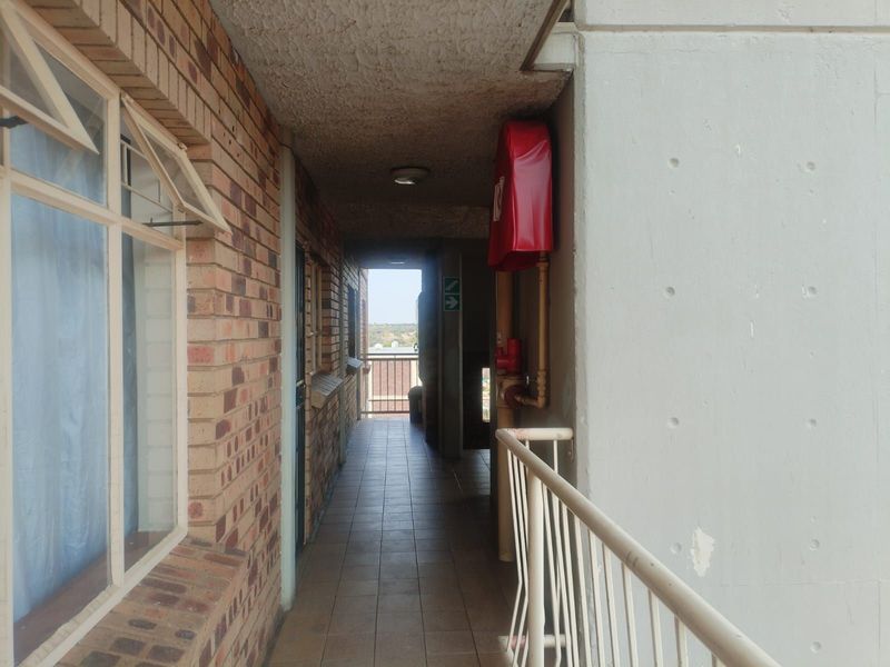 House For Sale in Silverton - Photo 2