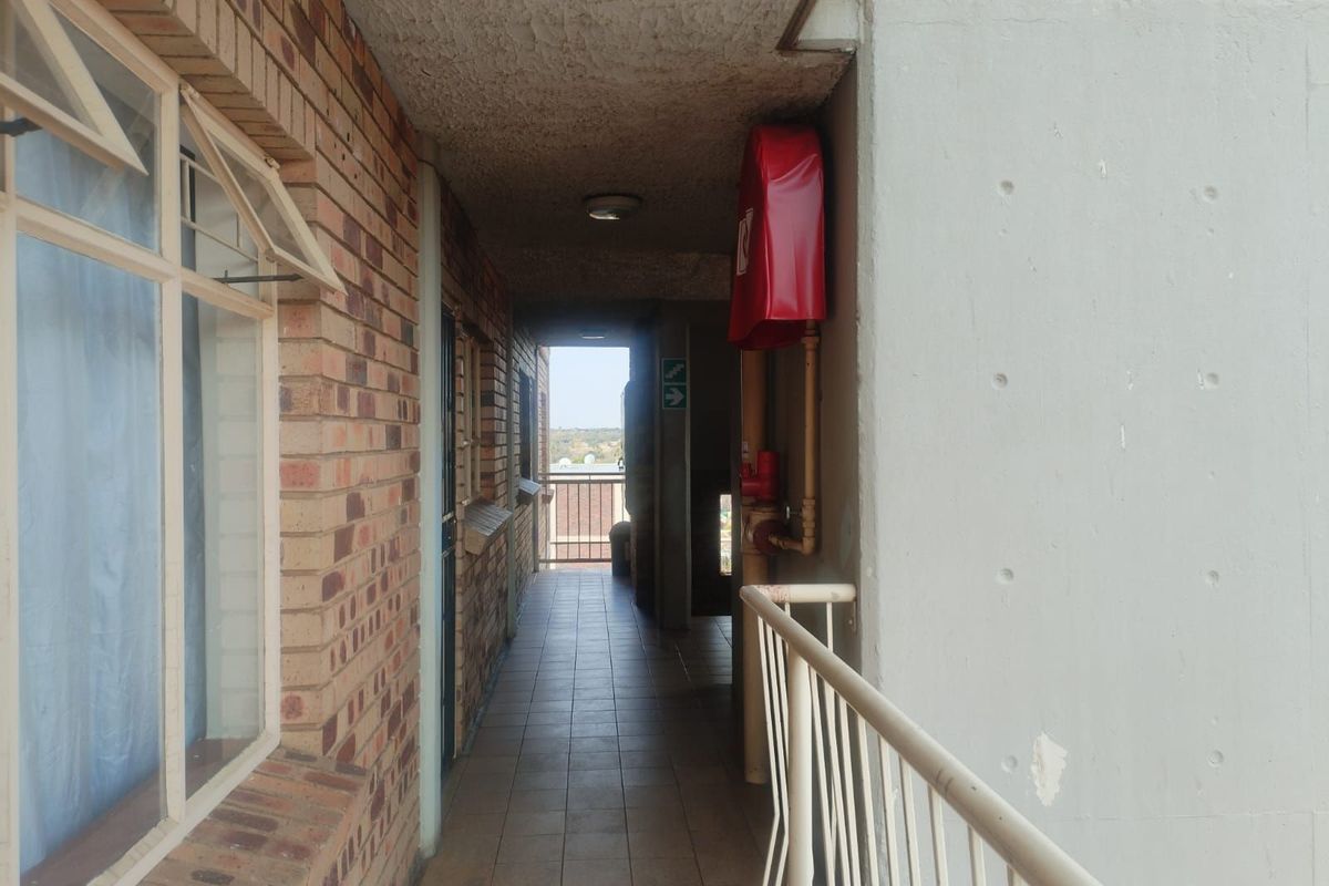 House For Sale in Silverton - Photo 2