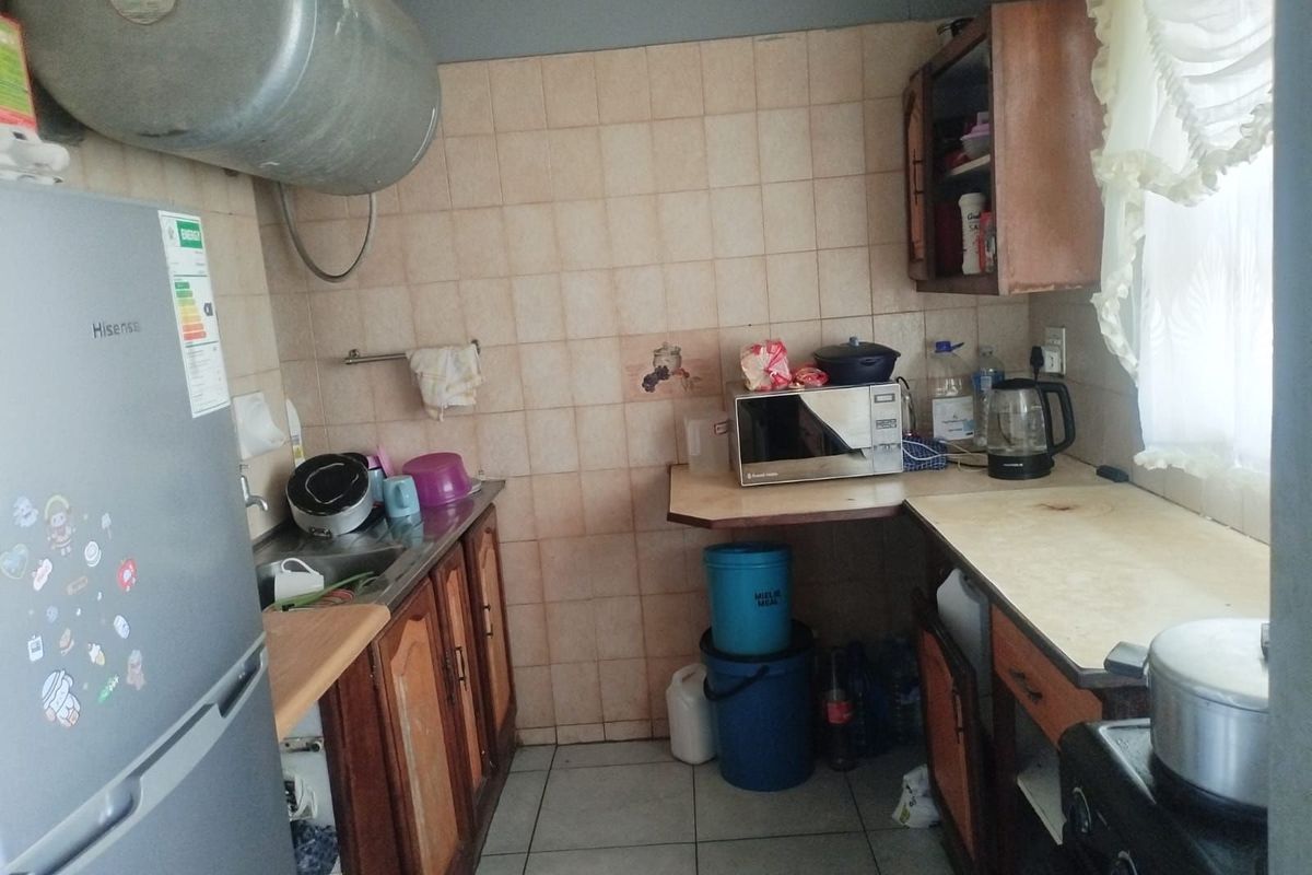 House For Sale in Silverton - Photo 5