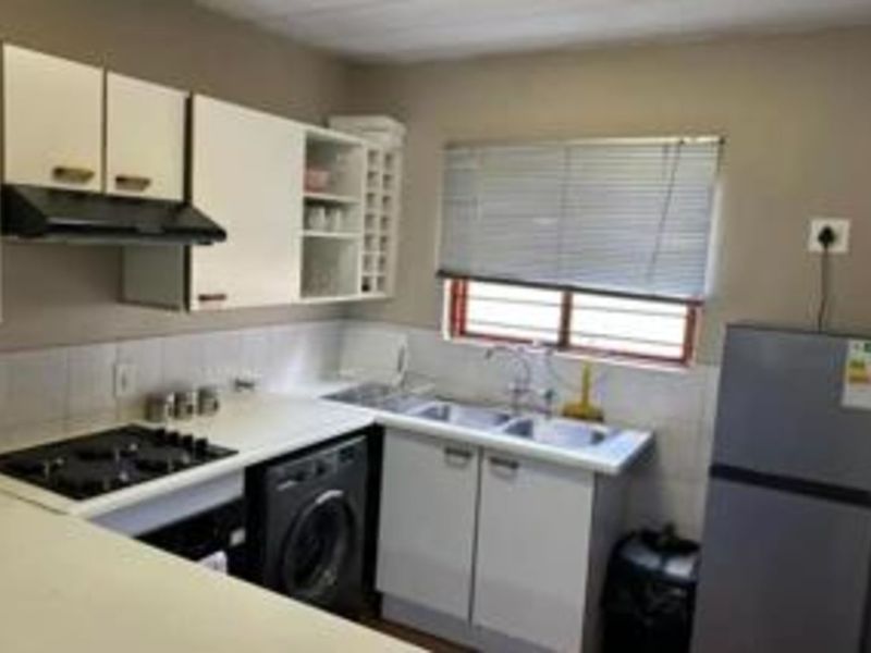 Apartment To Rent in Robindale - Photo 2