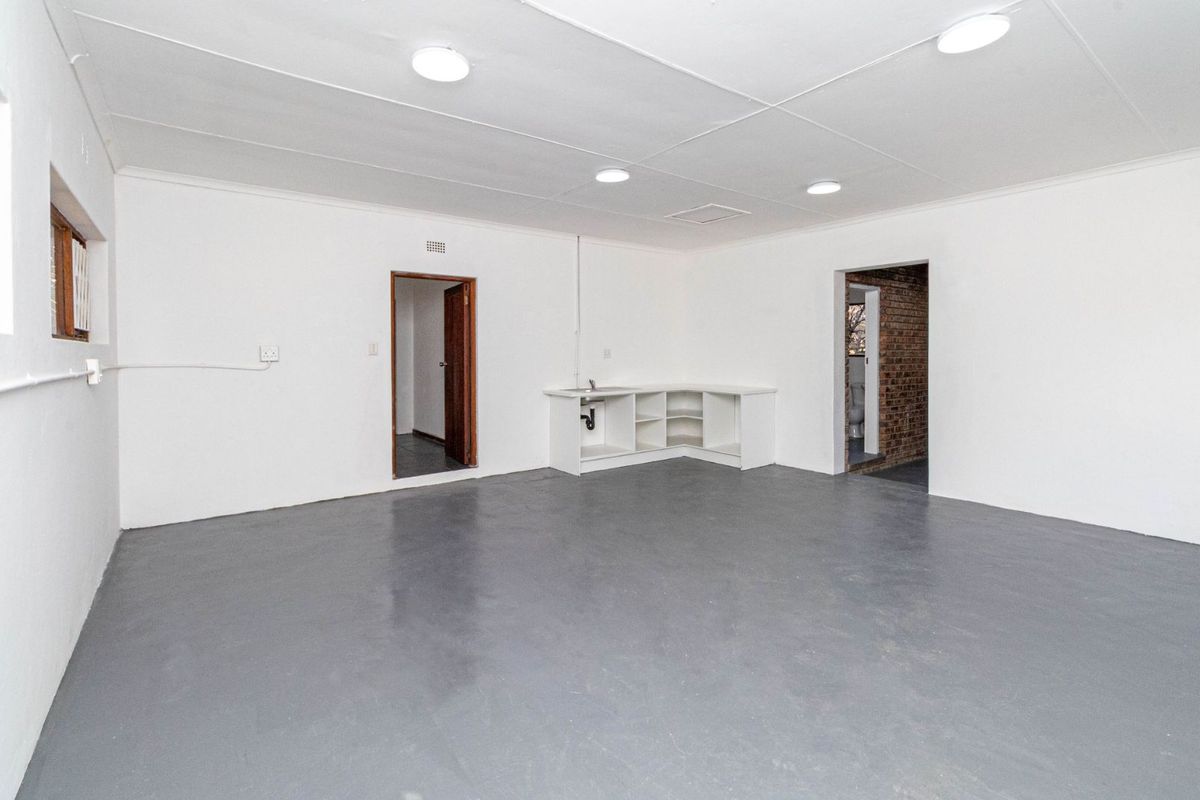 Apartment To Rent in North Riding - Photo 3