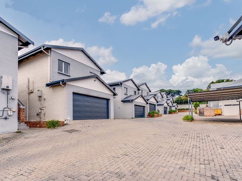 Apartment For Sale in Linden - Photo 2