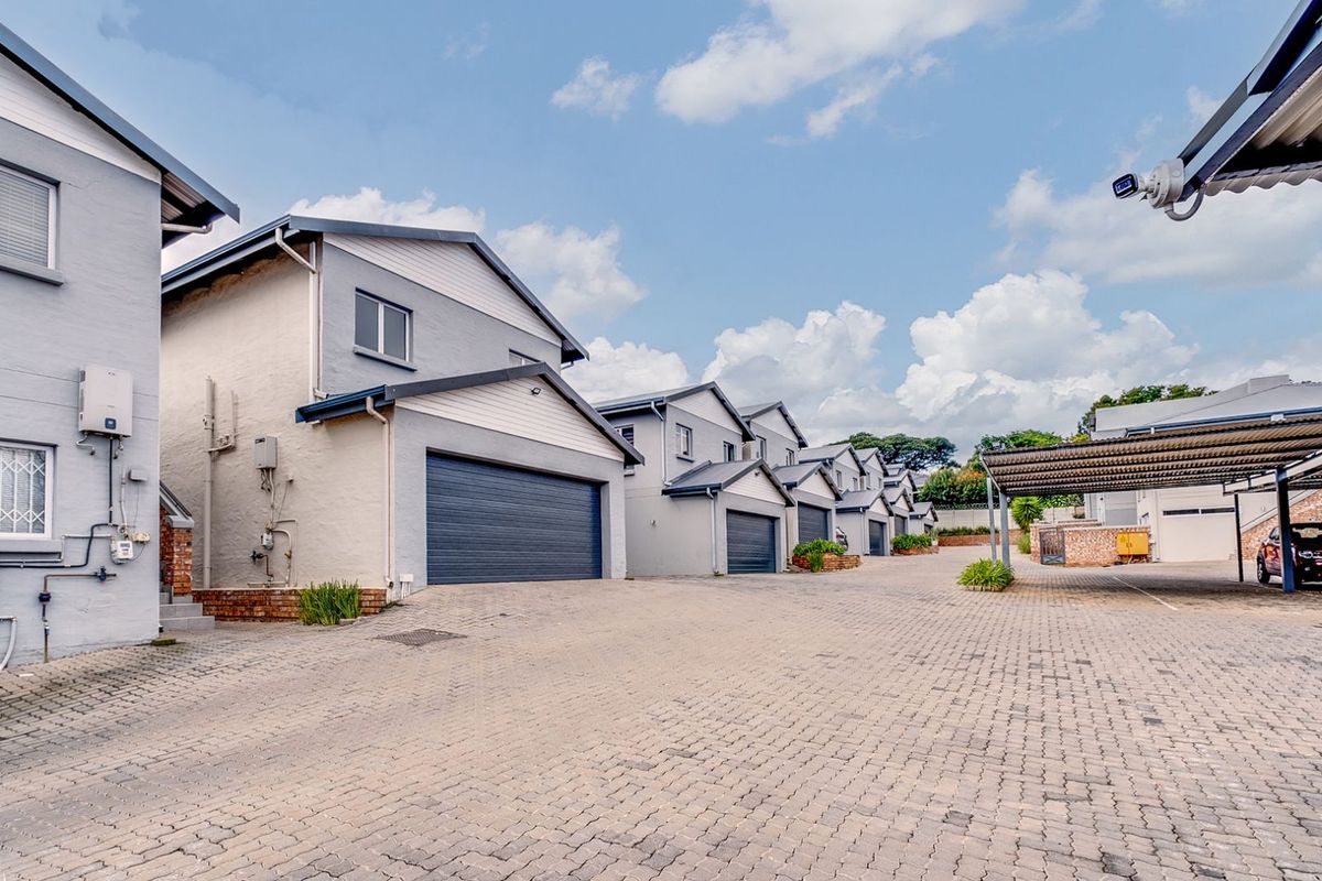 Apartment For Sale in Linden - Photo 2
