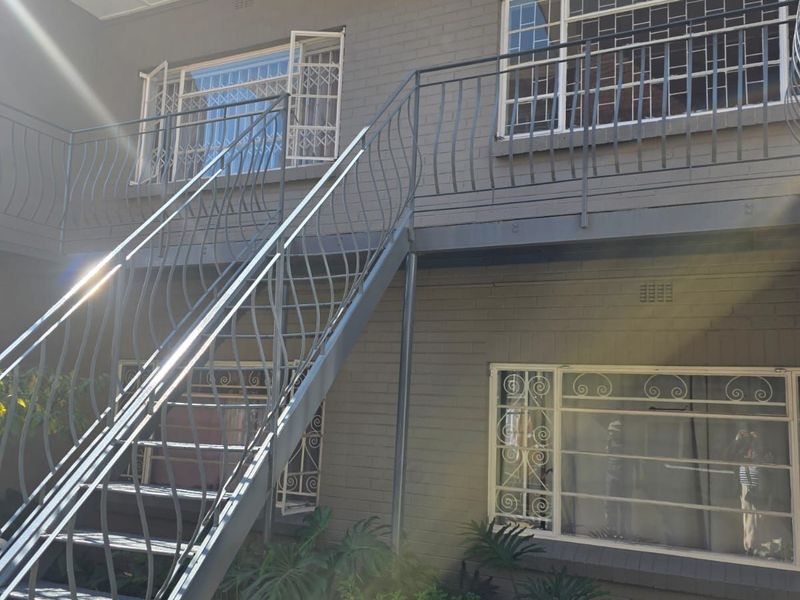 Apartment To Rent in Lambton - Photo 1