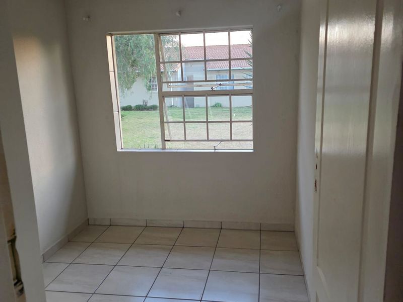 Townhouse To Rent in Elspark - Photo 4