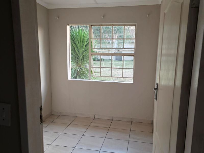 Townhouse To Rent in Elspark - Photo 5